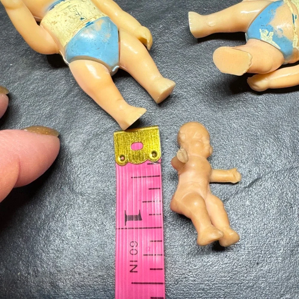 Vintage Renwal No 8 USA Hard Plastic Miniature Baby Doll Lot 4pc Mid Century Toy